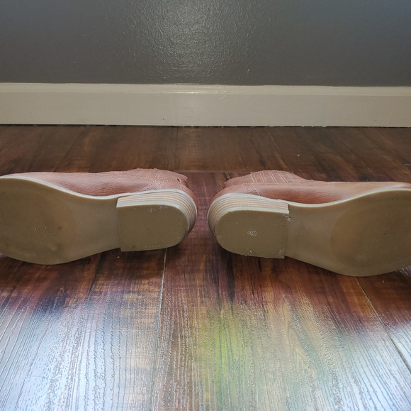 Universal Thread faux leather ankle boots - Picture 6 of 7